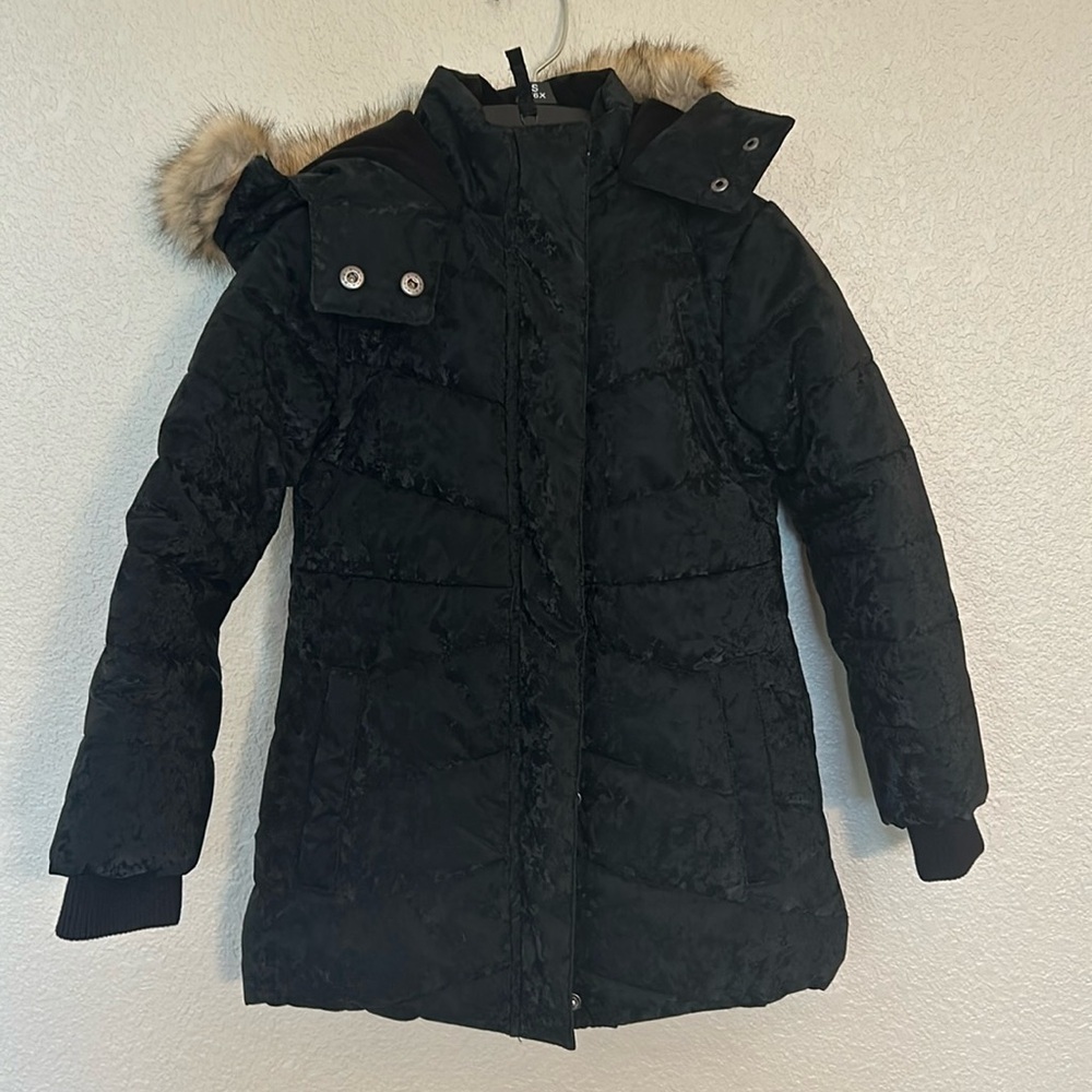 Girls hooded winter coat size XS (4/5) in black.